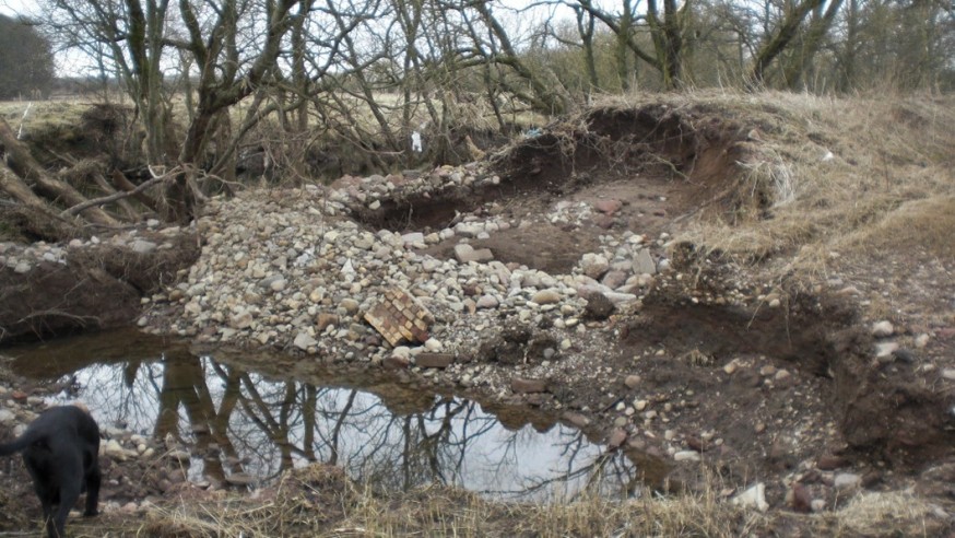 An eligible damaged floodbank An eligible damaged floodbank